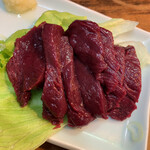 もつ焼 まるい - 馬刺ヒレ・ロース