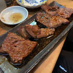 もつ焼 まるい - 牛レバたれ焼き