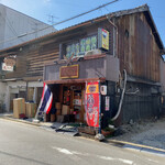 タイ料理 タァナムタイ - 建物外観　隣は更地になっていました。