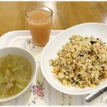 タイ食堂 サワディー - チャーハン（豚肉）スープ付