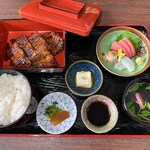 うなぎの新甫 - 蒲焼1本分！大満足の「上」うなぎ定食