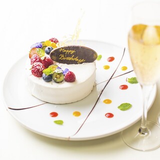 誕生日 記念日 0インチの大型ビジョンで特別な1日を演出 アニバーサリープラン ソフトドリンク飲み放題 Christon Cafe 東京 キリストンカフェ 新宿三丁目 ダイニングバー 食べログ