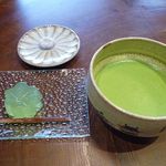 お抹茶と季節の生菓子 840円