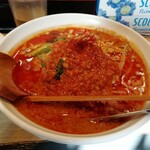 麺や 蓮と凜と仁 - 赤くて辛そう。そして、肉味噌たっぷり。実は、そこまで辛く有りません。