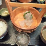 鶏ちゃんこ と旬の魚菜 仁遊人 - 刺身定食