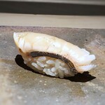 菊鮨 - 鰆、軽くスモーク・・かるクスコ0区の香りがして、鰆自体も美味しい。