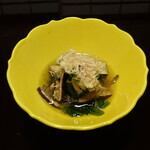 日本料理 山茶花 - 松茸と菊のおひたし