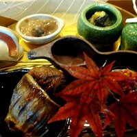 よし澤 - 八寸（ムカゴ、牡蠣、どんこ・カマス、鯛昆布巻き？）