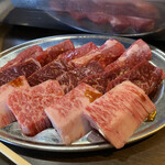 ホルモン 徳いち - 赤身三種盛り