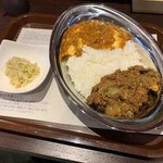 風月食堂 尾和 - ナスカレー麻婆豆腐あいがけ