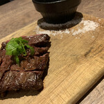 チーズとお肉の研究所 岡崎チーズラボ - プレミアムハラミ980円