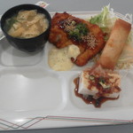 Kissa Shikoku - 隠れメニューな｢カリカリ｣、たしかに鶏をカリカリに上げてます、ご飯は大（+50円）なので別皿