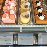 パティスリー アクイユ - 全種類試してみたくなる！シックでエレガントなデザインの本格的なプティガトー（その1）