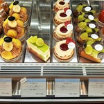 パティスリー アクイユ - 全種類試してみたくなる！シックでエレガントなデザインの本格的なプティガトー（その6）