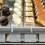 パティスリー アクイユ - 全種類試してみたくなる！シックでエレガントなデザインの本格的なプティガトー（その7）