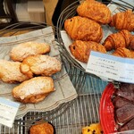 パティスリー アクイユ - パティスリーが作るヴィエノワズリーならでは、贅沢な素材使いでリッチな味わい