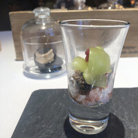 Terres de Truffes, Tokyo - はじめの一品のマスカットとサーモン