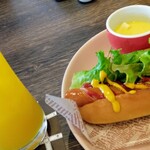 さかい珈琲 本店 - ソーセージドッグとオレンジジュース