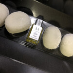 たねや - オリーブ大福 6個入り972円