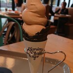 グロリアス チェーン カフェ - ヘーゼルナッツソフトクリーム（コーン）