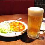 台湾料理 紅鶴楼 - 生ビール　大　750円、エビチリ　880円→440円
