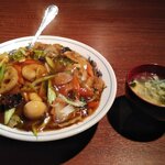 台湾料理 紅鶴楼 - 中華飯　680円