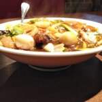 台湾料理 紅鶴楼 - 横から