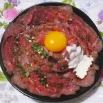 炉窯炭焼 肉バル ローツェ - ローストビーフ丼 1.5倍　1,100円（税別）。　　　　　2020.10.21