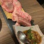 黒毛和牛焼肉 白か黒 - 