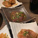 黒毛和牛焼肉 白か黒 - 