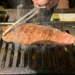 黒毛和牛焼肉 白か黒 - 