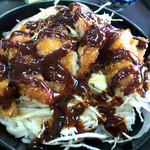 角屋食堂 - 味噌カツは名古屋のべっとりしたのじゃなく、トンカツに味噌ソースがかけてあるタイプです。