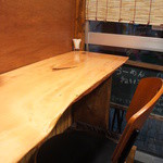 ねいろ屋 - 2～3人用のカウンターが3つ。