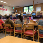 Sushiro - 2020/10 店内は空いているけれど、なんか一部を集中して席を割り当てている。これでは密傾向になってしまう。