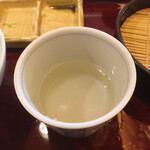 山本 - 白湯のようにサラサラ透明な蕎麦湯