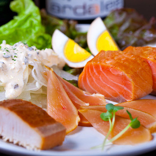 鶏と肴と陶板鍋 囲_1