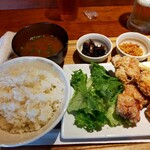 やきとり家 すみれ - 大山鶏の唐揚げ定食８８０円