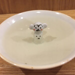 にこみ瞠る - 下はミッフィー？