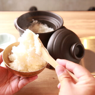 Kinumusume from Shiga Prefecture is served in a clay pot.