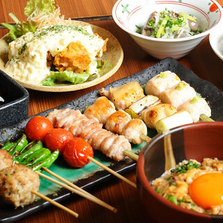 We are proud of our charcoal-grilled yakitori and luxurious Oyako-don (Chicken and egg bowl)!