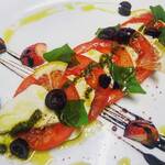 海鮮ワイン酒場 IBIZA - 水牛モッツァレラチーズのカプレーゼ