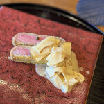 瞬 - 熟成牛(サカエヤ、60日枯らし)のカツ、バター炒め松茸(岡山県産)ソース掛け