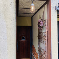 cenci - 地下へ続く秘密の扉みたいなファサード。