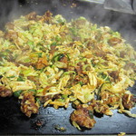 あらた - 完成するとこんな感じ焼きそばの倍以上あるようなぁ。。でかっ＾＾；