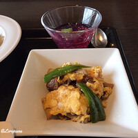 中国料理 豪華 - 木須肉風の副菜と葡萄ｾﾞﾘｰ