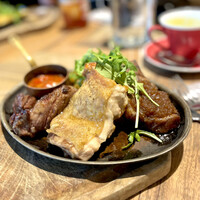 リオ・ブルーイング・コー ビストロアンドガーデン 東京ミッドタウン - 本日の3種石窯ローストグリル盛り合わせ