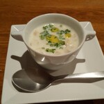 お通しのクラムチャウダー