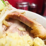 ラーメン二郎 - 豚の厚み