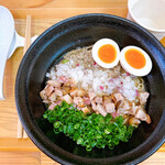 鶏と魚 - 濃厚煮干しの脂SOBA