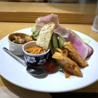 メルモーゾ ダ ドロカワ - ◆前菜盛り合わせ・・以前もボリュームに驚いたのですが、今でもタップリですね。 添えられたスプーンと比較して頂くとボリュームがわかるかと。